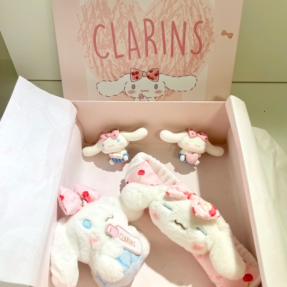 Clarins X Cinnamoroll limited gift set